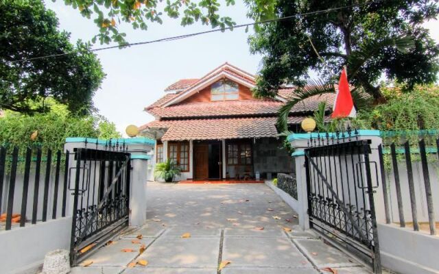 Embe Enem Homestay by ZUZU