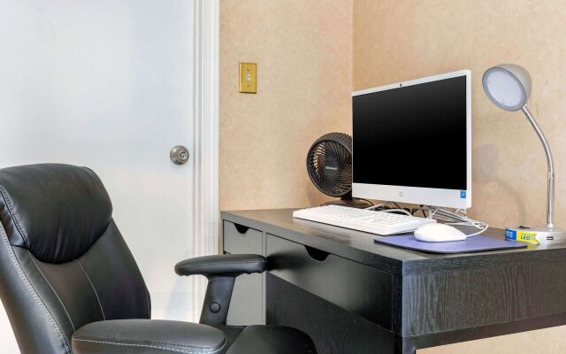 The Buena Park Hotel & Suites