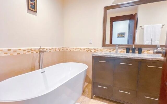 Seaview Oasis 1-BRSuite in Croc's casino