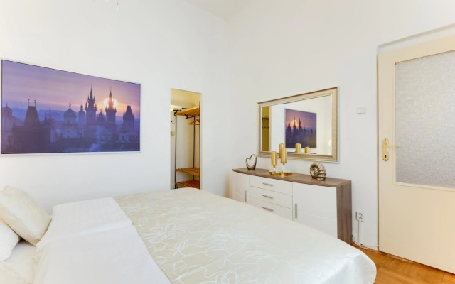 Old Town Royal Apartment With Giant Terrace