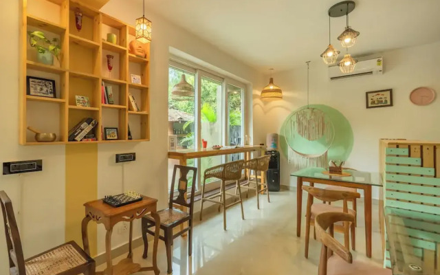 Locomo Boutique, Morjim - Stay Work Eat