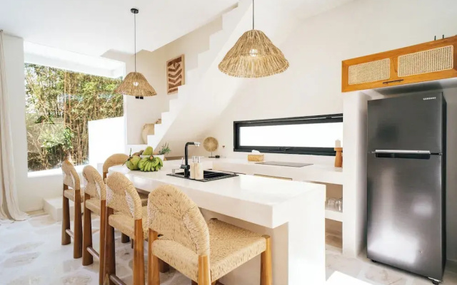 Boho Retreat 3BR Enclosed Lounge 5min Beach