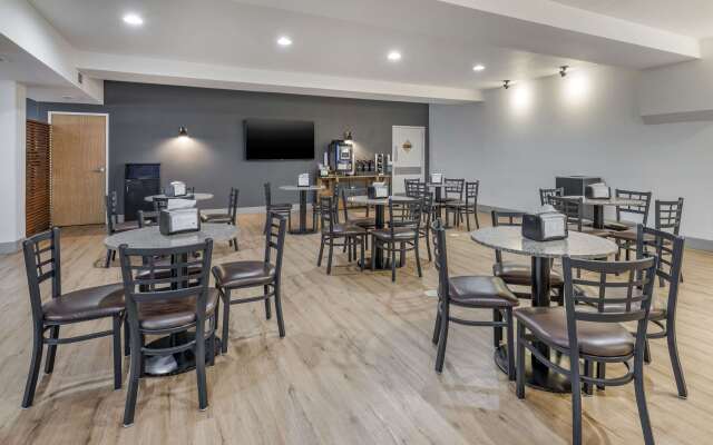 Best Western Plus Peppertree Airport Inn