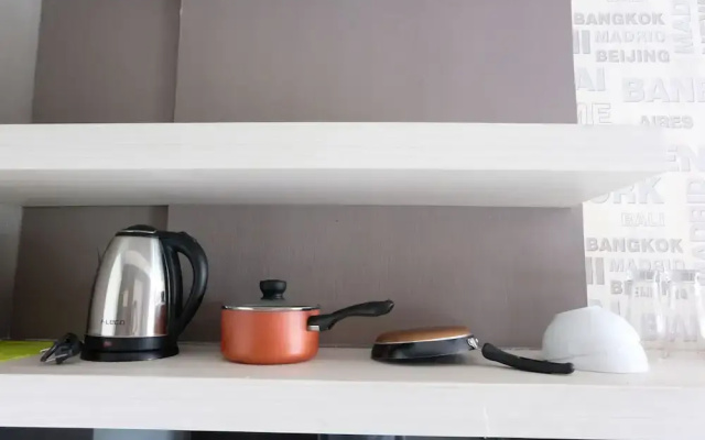 Comfy Studio Apartment @ Skylounge Tamansari By Travelio