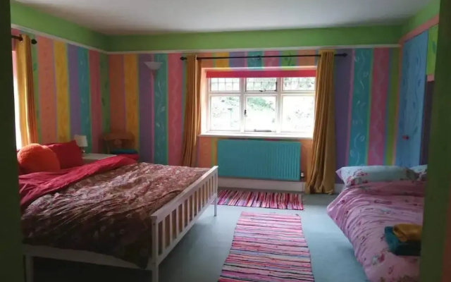 Colourful Forest of Dean Pikehouse