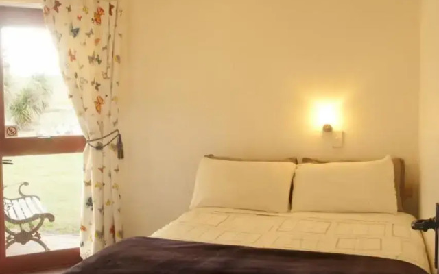 Old Bones Lodge Is 4.6 South Oamaru