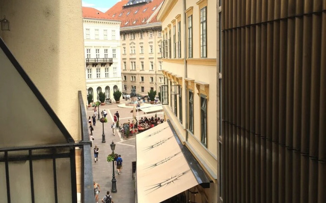 Standard Apartment by Hi5 - FehÃ©rahajÃ³