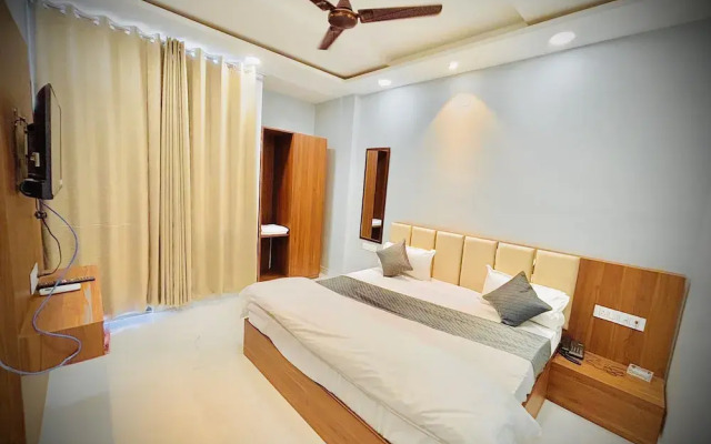Hotel Grand Aana Inn