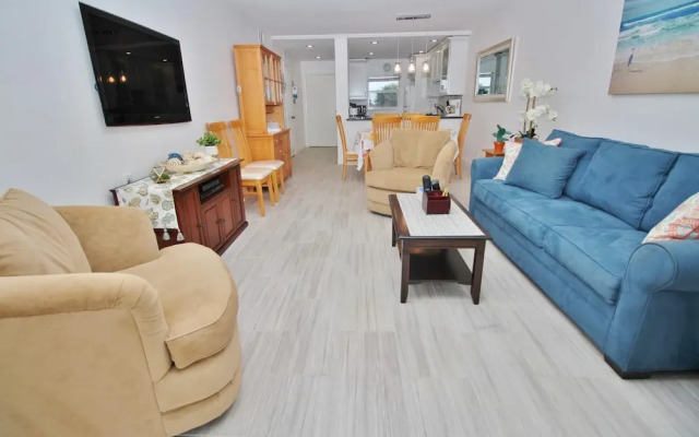 Sea Coast Gardens III 302