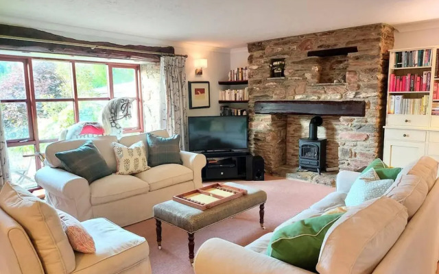 Coastal 4-bed Barn Between Salcombe & Hope Cove
