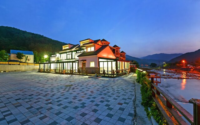 Muju La Vieen Rose Pension