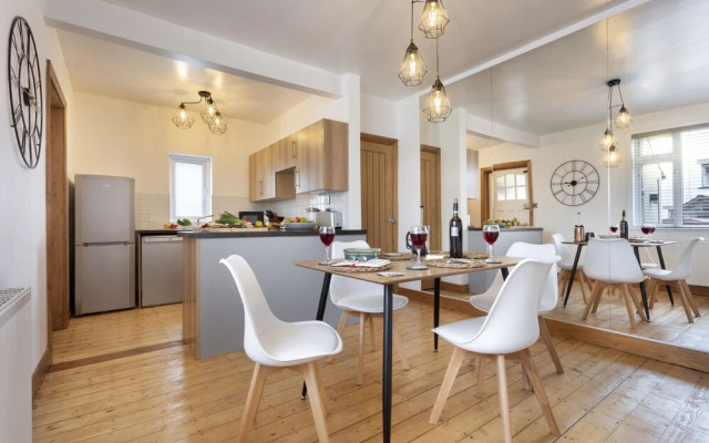 Ellerthwaite Place Getaway with Hot Tub