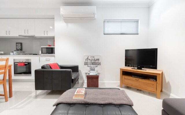Conveniently Located Luxury Home - 10 Mins from CBD