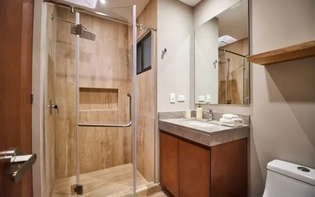 2 Br, Spacious, Great Located, Top Lx Amenities