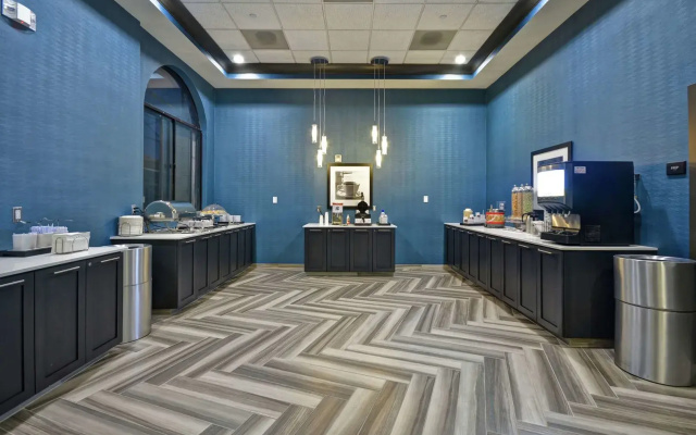 Hampton Inn & Suites Los Angeles Burbank Airport