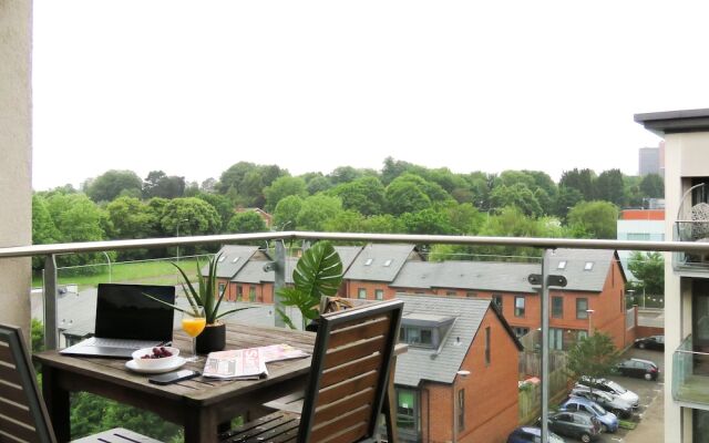 Tudors eSuites Two Bedroom & Balcony