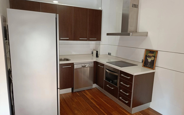 APARTAMENTOS DELUXE PALACIO DE LOS JERÓNIMOS free parking