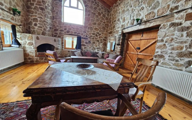 Tepeboz Stone House Karaburun