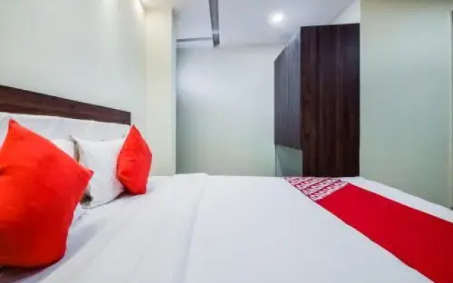 OYO 26124 Silver Palm