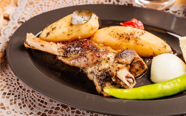TasEv Boutique Hotel