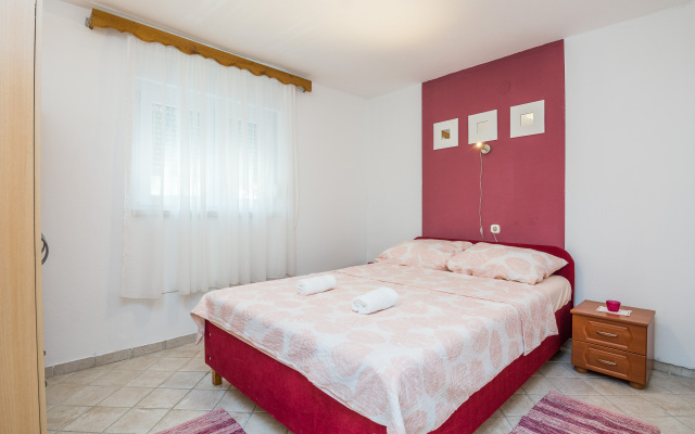 Apartment Jelena 50m From The Beach