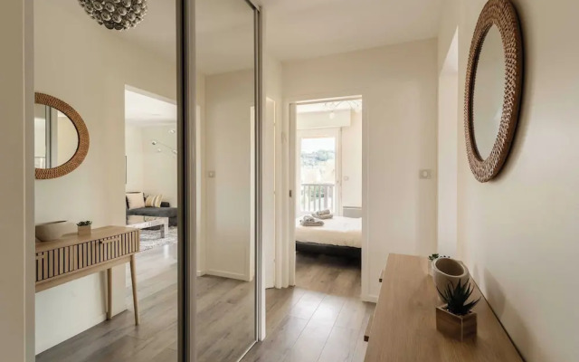 Renovated Apartment Sleeping 6 - Pool and Tennis