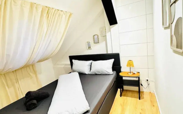 Comfortable 5 BR Apt near Schonbrunn