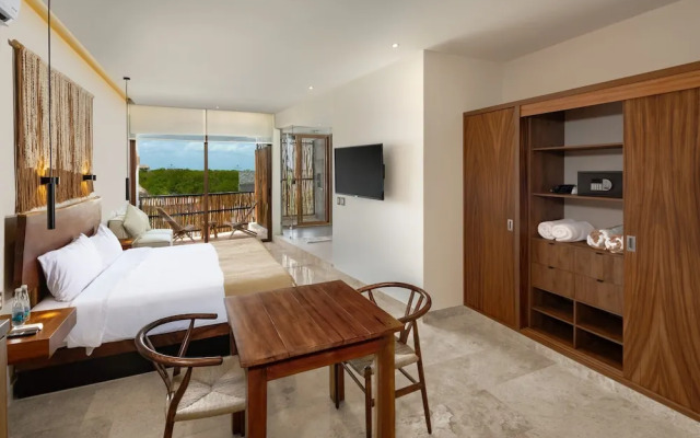 Adora Tulum