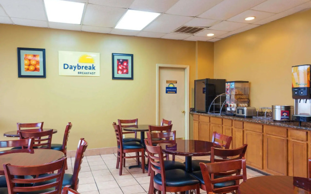 Days Inn by Wyndham Lafayette/University