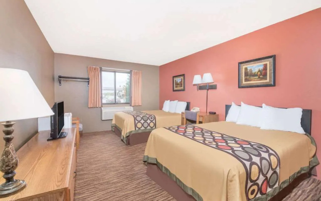 Super 8 by Wyndham Warroad