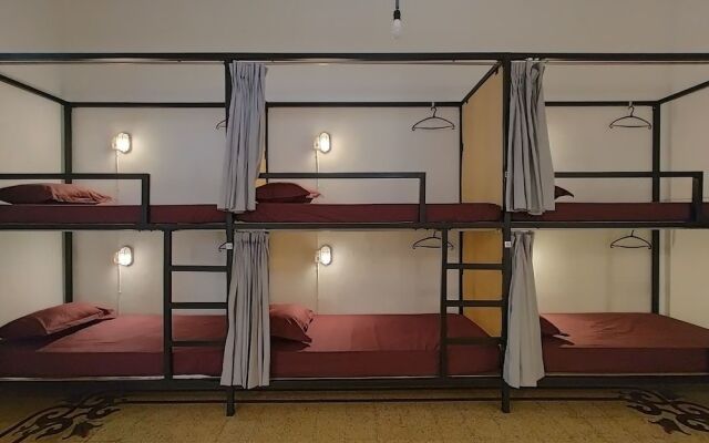 Semeru Hostel Malang - Adults Only