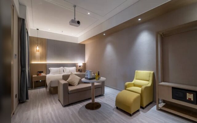 The Luxe Manor Hotel