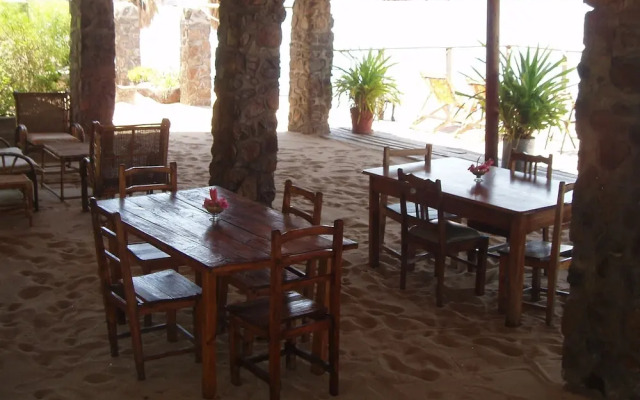 Nkhudzi Beach Lodge