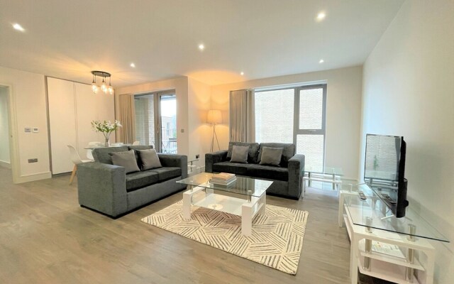 Spectacular 2BR Apartment with Parking