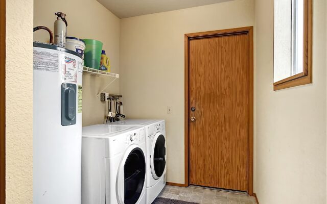 Phinney Suites Retreat - Two Bedroom Townhome with Fireplace
