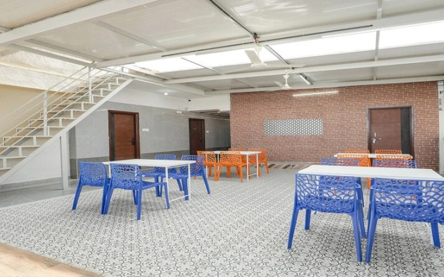 FabHotel Redmoon Suites - Near Brookefield / Marathahalli Bridge