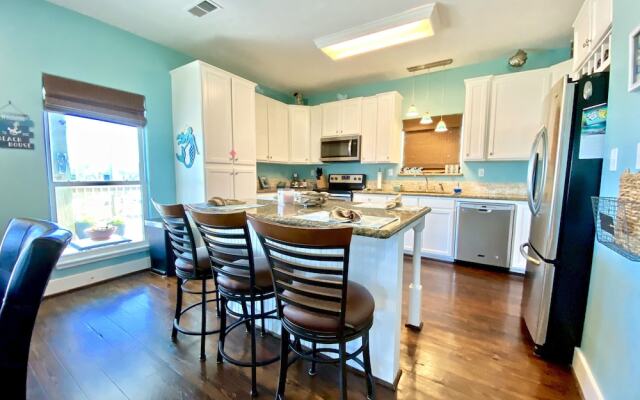 Beach Please 3 Bedroom Home by RedAwning