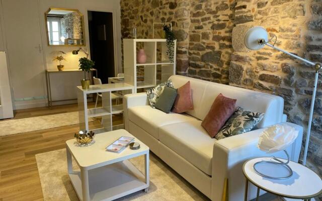 STUDIO HYPERCENTRE à 1 MN PLAGE ET DES PORTS