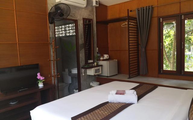 Baan Suan Rim Klong