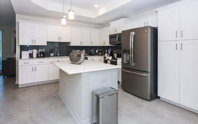 Family  Apartment at Storey Lake 272969