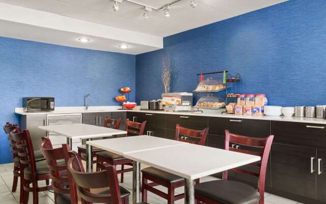 Travelodge by Wyndham Windsor