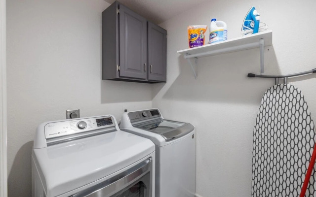 Chandler Galveston 4 Bedroom Home by RedAwning