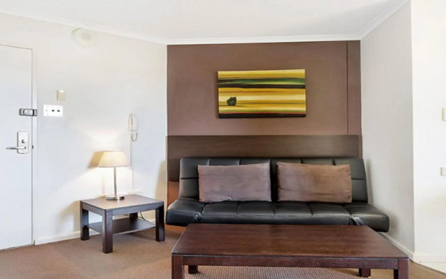 Studio with balcony at College St – Guest Rooms – Sydney
