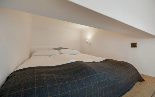Central Kraków Apartment by Renters
