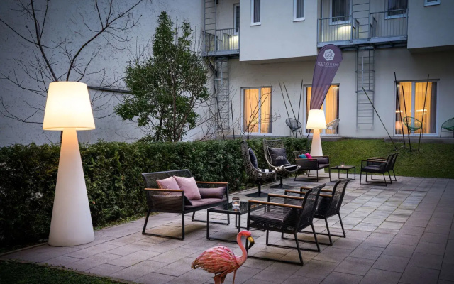 Elaya  Vienna City West