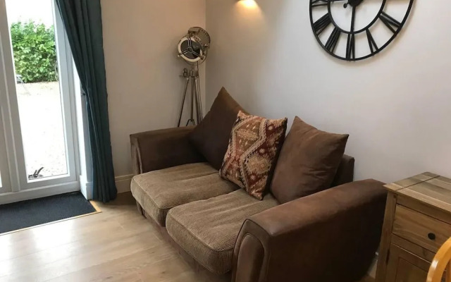Cozy Lodge Sleeps 4 in Barton-upon-humber