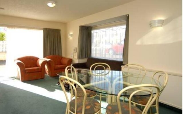 Fountain Court Motel