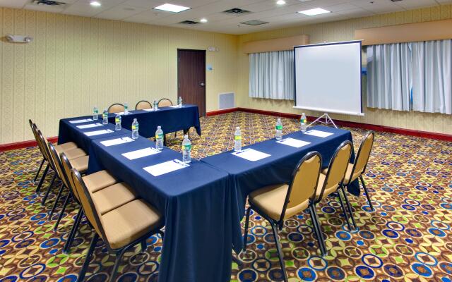 Holiday Inn Express & Suites Dewitt (Syracuse) by IHG