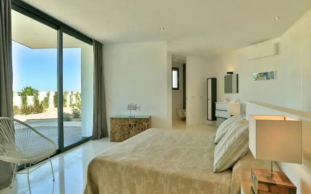 Modern Holiday Home With Vast Terracing
