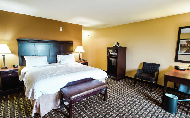 Hampton Inn and Suites Pine Bluff